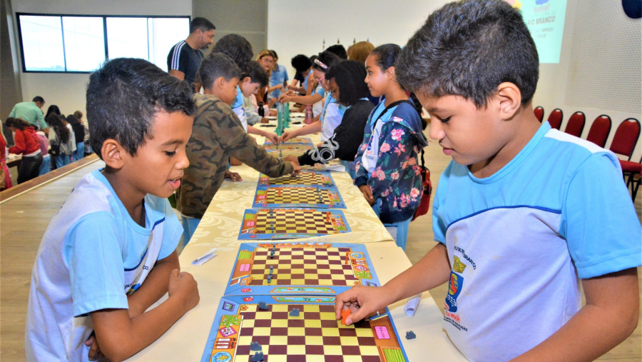 Rio Branco mantém desempenho educacional acima da média nacional e acelera recuperação da aprendizagem