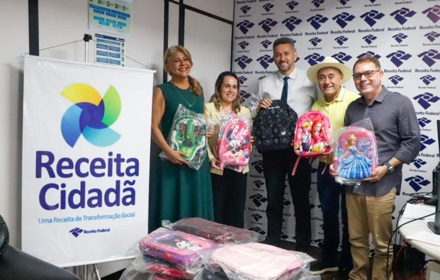 Prefeitura de Rio Branco recebe mais de 700 mochilas escolares doadas pela Receita Federal