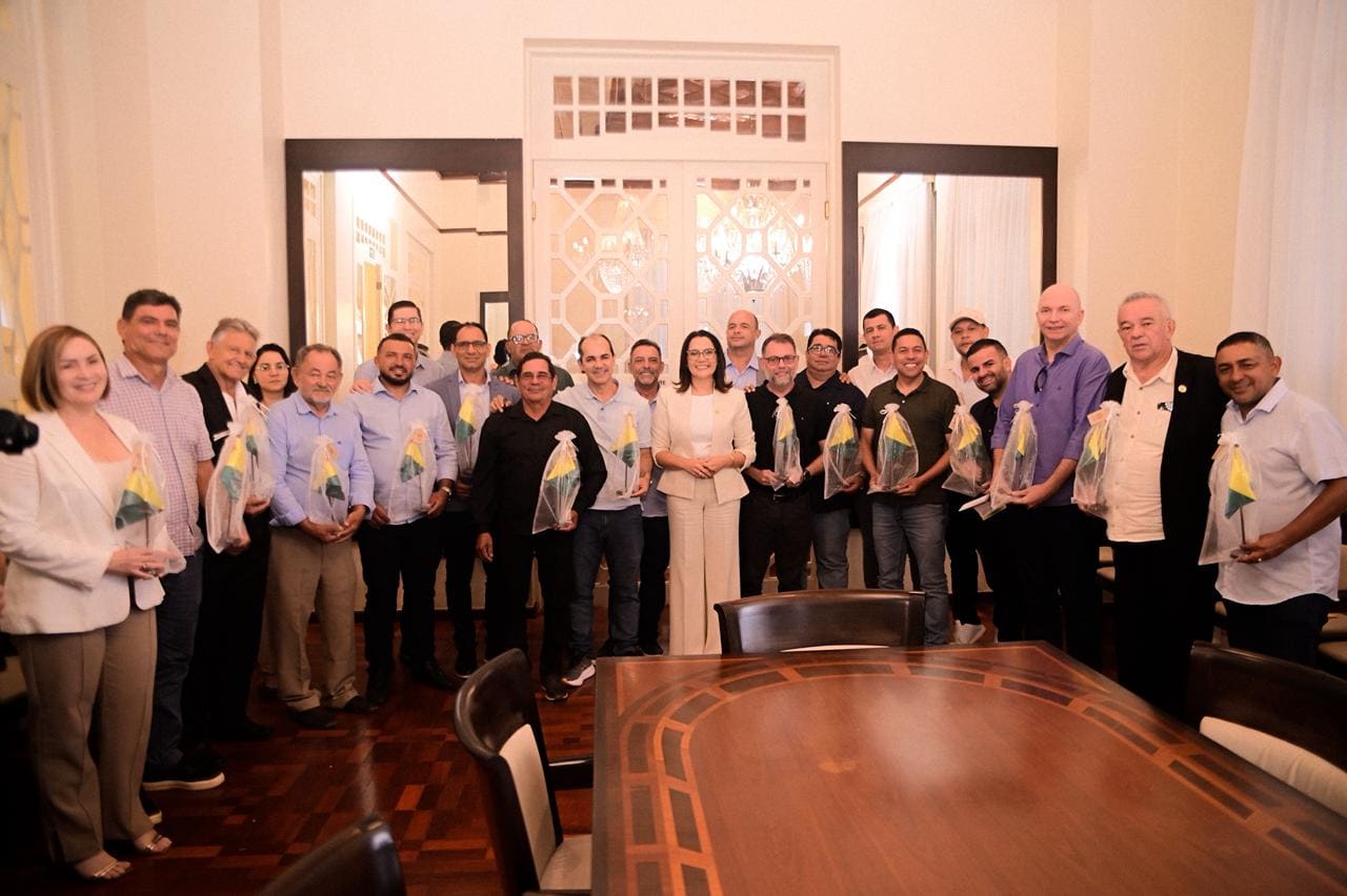 Governadora Mailza reúne prefeitos do Acre e reforça apoio do Estado às gestões municipais