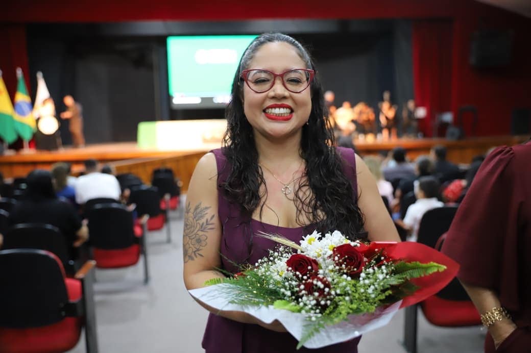 ‘Eu sonho em transformar a vida dos estudantes’, diz professora empossada no concurso da Educação