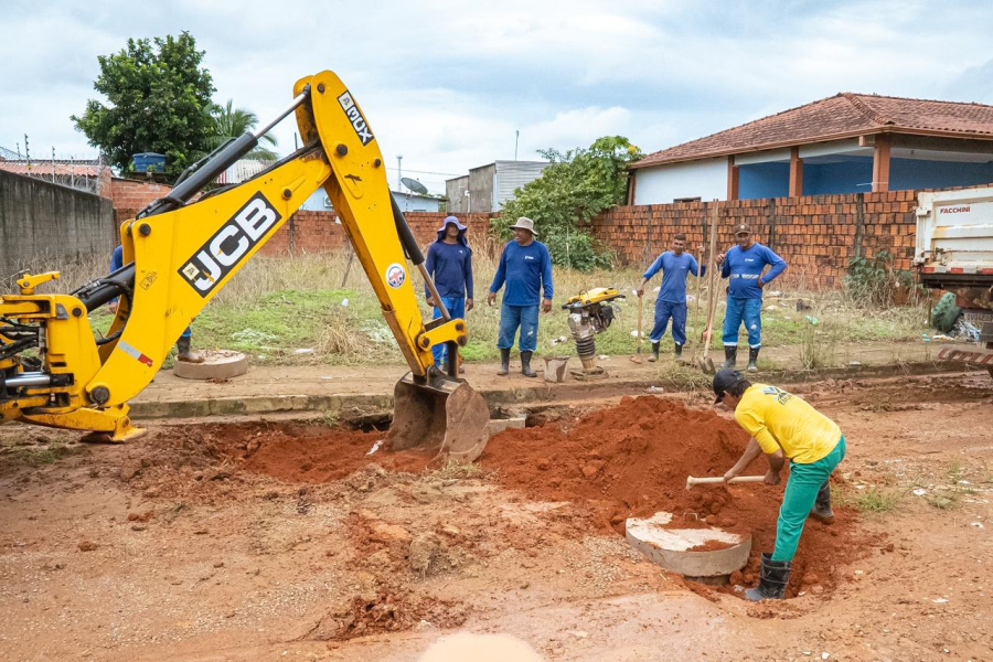 Prefeito Alysson Bestene acompanha obras de recuperação viária no bairro Santo Afonso