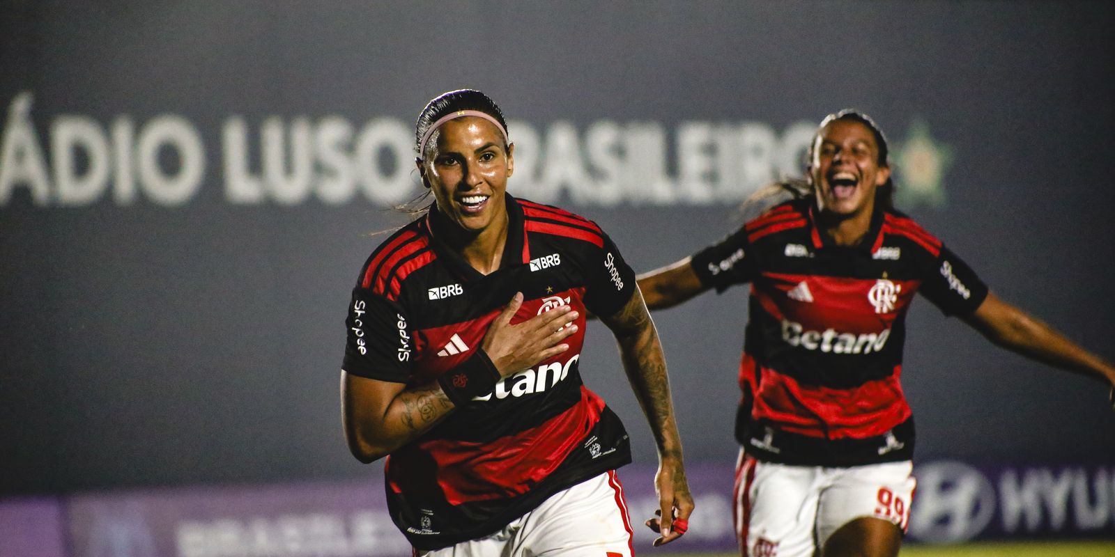 Flamengo derrota Vitória e fica perto de líderes no BR Feminino