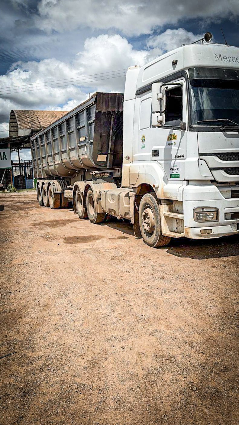 Deracre faz força-tarefa e leva 2,5 mil toneladas de rachão à Terceira Entrada de Tarauacá