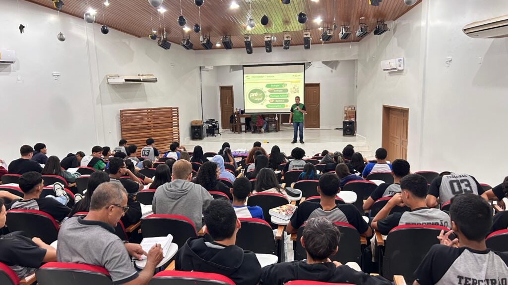 Pré-Enem Legal leva preparação intensiva a estudantes de Sena Madureira