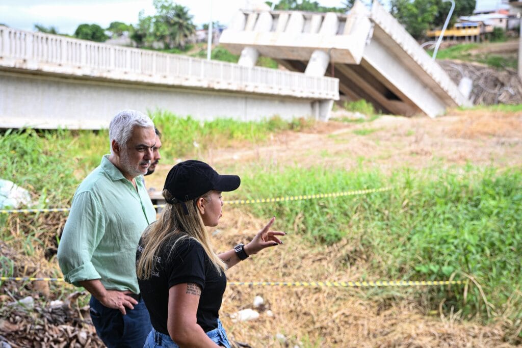 Deracre e construtora responsável pela ponte de Sena Madureira iniciam vistoria técnica após desabamento