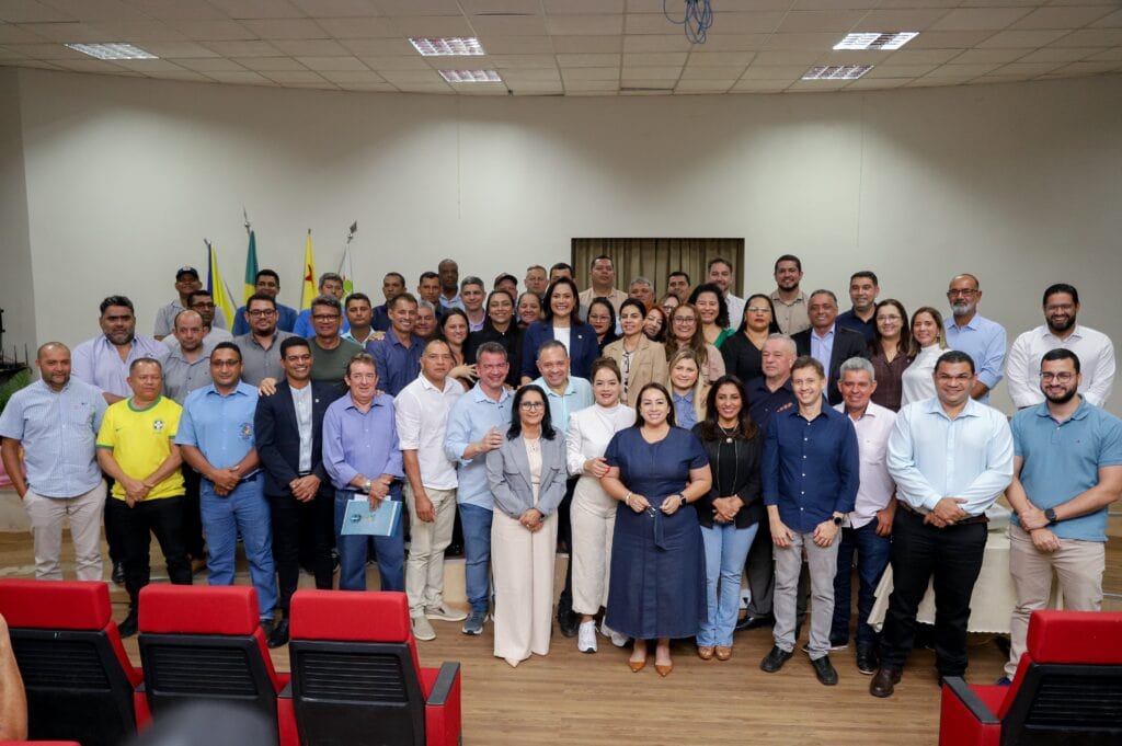Em encontro com vereadores de 11 municípios, governadora Mailza destaca gestão compartilhada e próxima da população