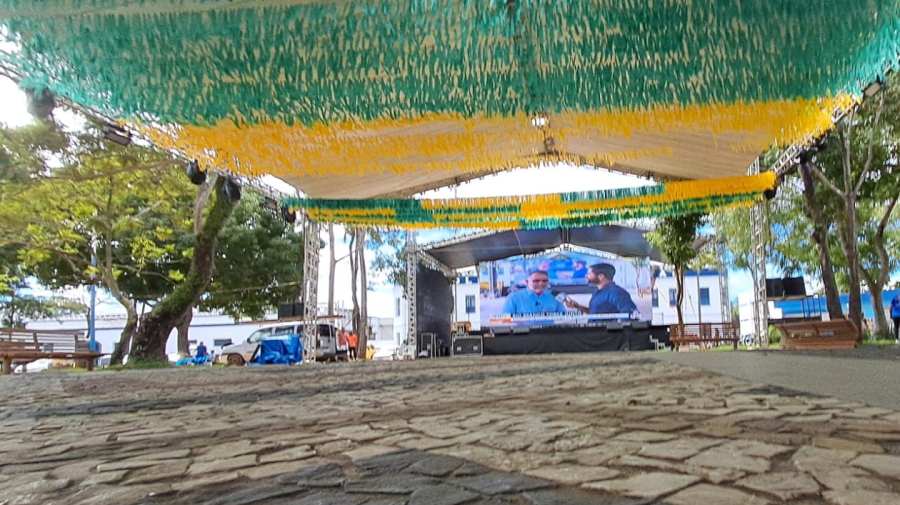 Prefeitura amplia transmissão gratuita do maior mundial de futebol na Praça da Revolução
