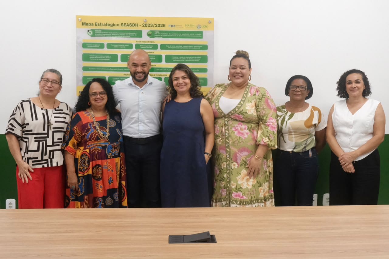 Governo do Acre debate promoção da igualdade racial e ações de enfrentamento ao racismo com Associação de Mulheres Negras e Conselho Estadual