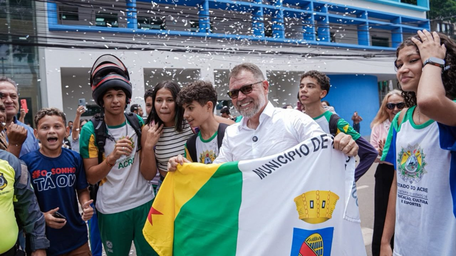 Entre lágrimas e esperança, Rio Branco começa uma nova história no transporte coletivo