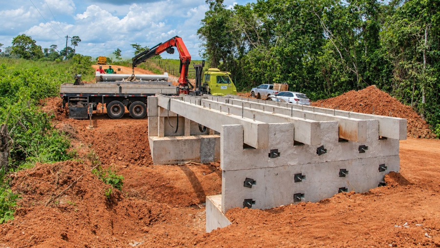 Levando mais dignidade, Prefeitura de Rio Branco avança com obra de ponte no ramal Boa Água